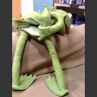 Kermit wystawia pokazuje dupę