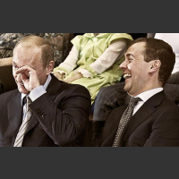 Putin śmieje się płacze ze śmiechu
