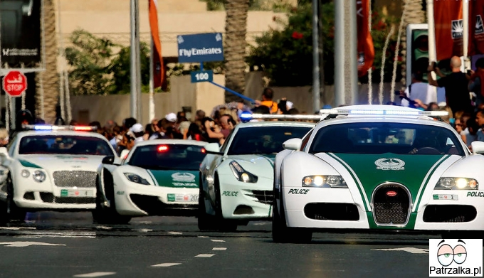Takimi furami wozi się policja w Emiratach Arabskich