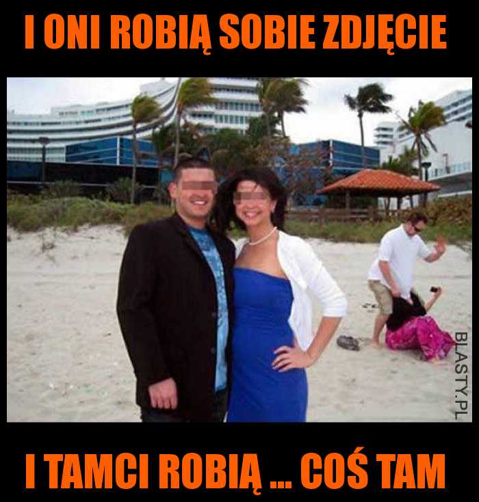 robi mu coś tam