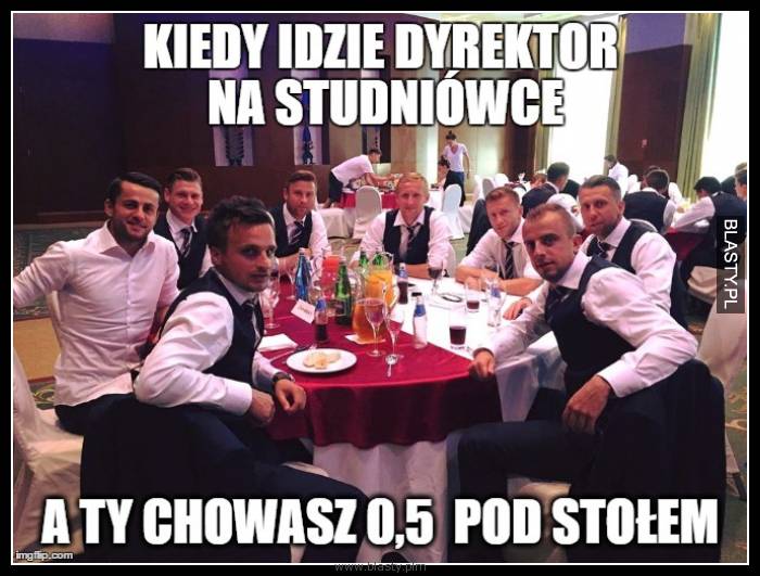 Kiedy idzie dyrektor na studniówce a Ty chowasz 0,5 litra pod stołem