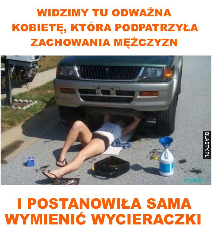 Widzimy tu odważna kobietę, która podpatrzyła zachowania mężczyzn