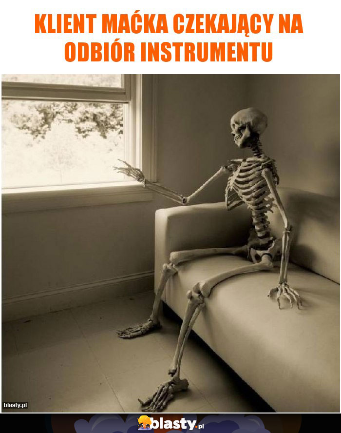 Klient Maćka czekający na odbiór instrumentu