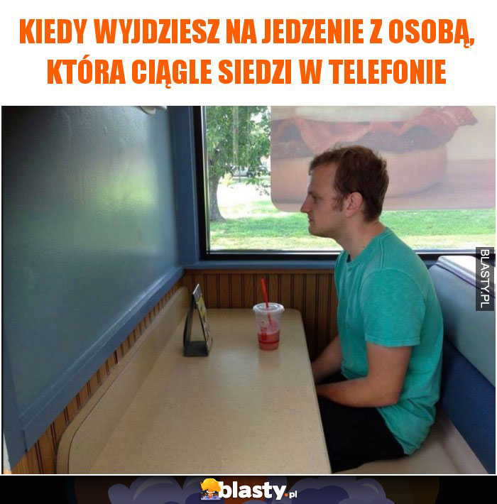 Kiedy wyjdziesz na jedzenie z osobą, która ciągle siedzi w telefonie