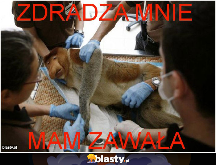 zdradza mnie
