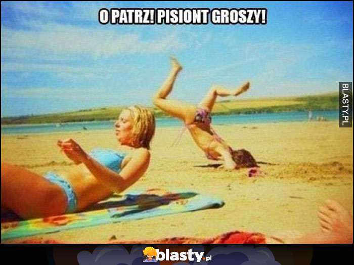 O patrz pisiont groszy dziecko nurkuje w piasku