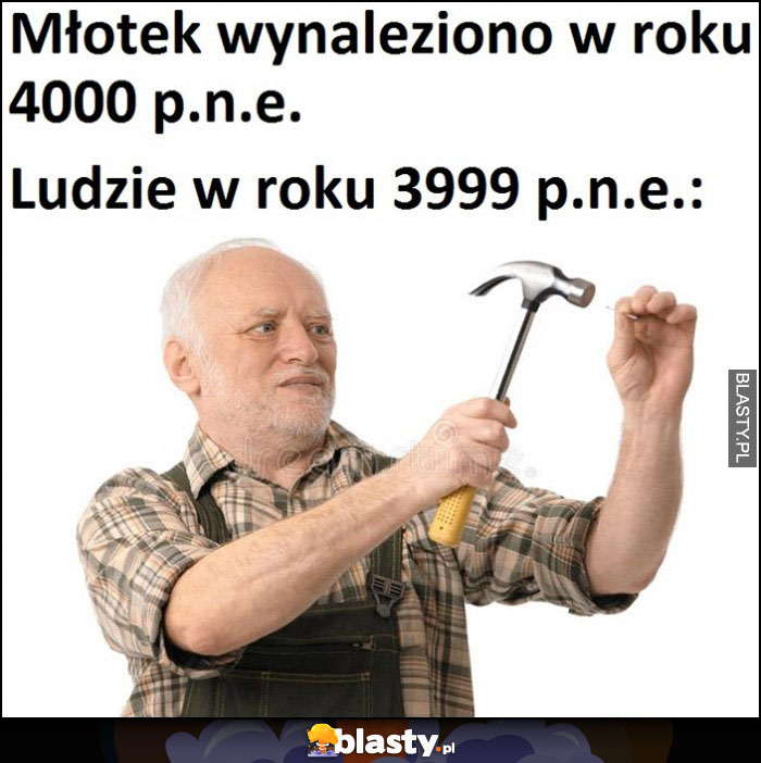 Młotek wynaleziono w roku 4000 pne, ludzie w 3999 pne dziwny Pan ze stocku wbija gwoździa młotkiem