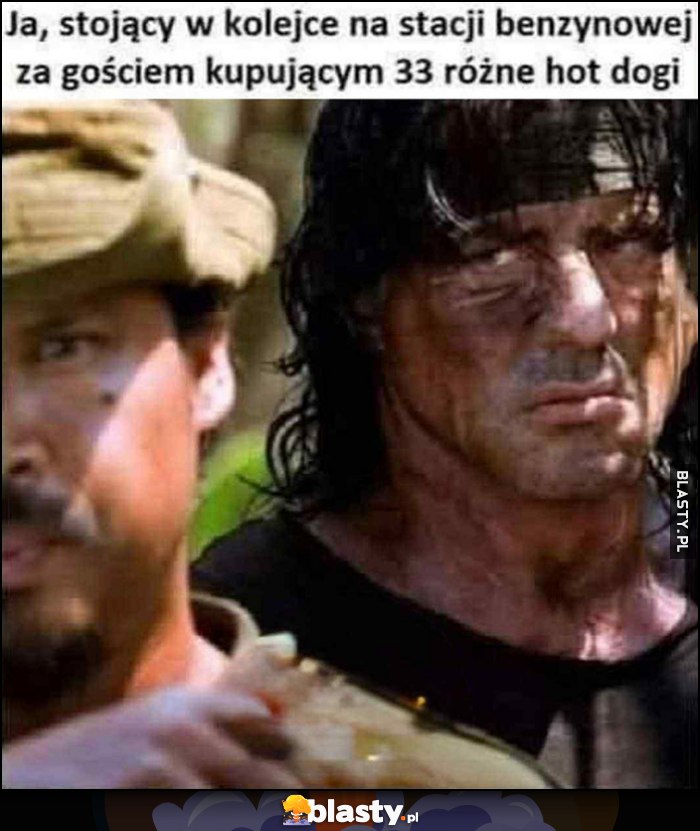 Ja stojący w kolejce na stacji benzynowej za gościem kupującym 33 różne hot dogi Rambo