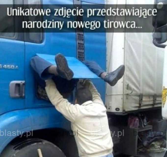 Unikatowe zdjęcie przedstawiające narodziny