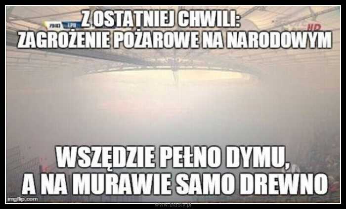 Z ostatniej chwili zagrożenie pożarowe na narodowym, wszędzie pełno dymu a na murawie samo drewno