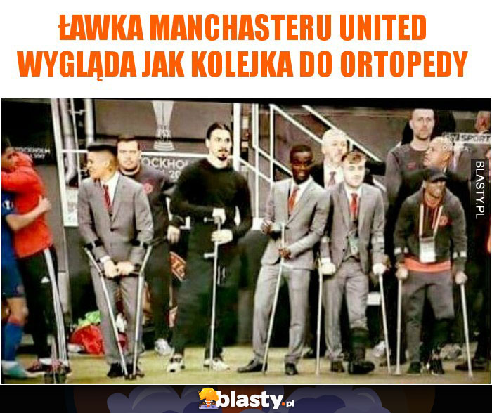 Ławka manchasteru united wygląda jak kolejka do ortopedy