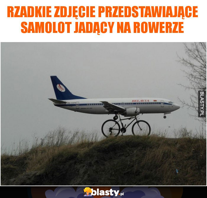 Rzadkie zdjęcie przedstawiające samolot jadący na rowerze