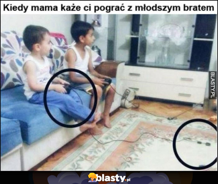 Kiedy mama każe Ci pograć z młodszym bratem, ma niepodłączonego pada