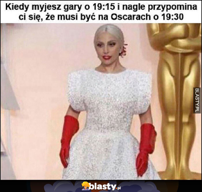 Lady Gaga kiedy myjesz gary o 19:15 i nagle przypomina Ci się, że musisz być na Oscarach o 19:30 czerwone rękawiczki