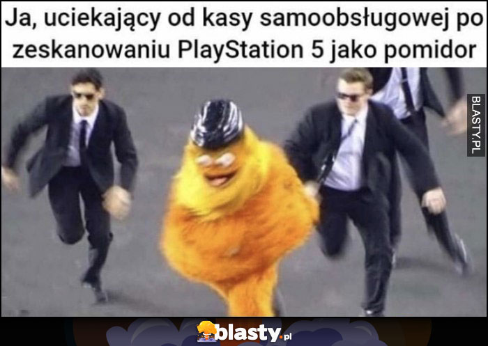 Ja uciekający od kasy samoobsługowej po zeskanowaniu PlayStation 5 jako pomidor