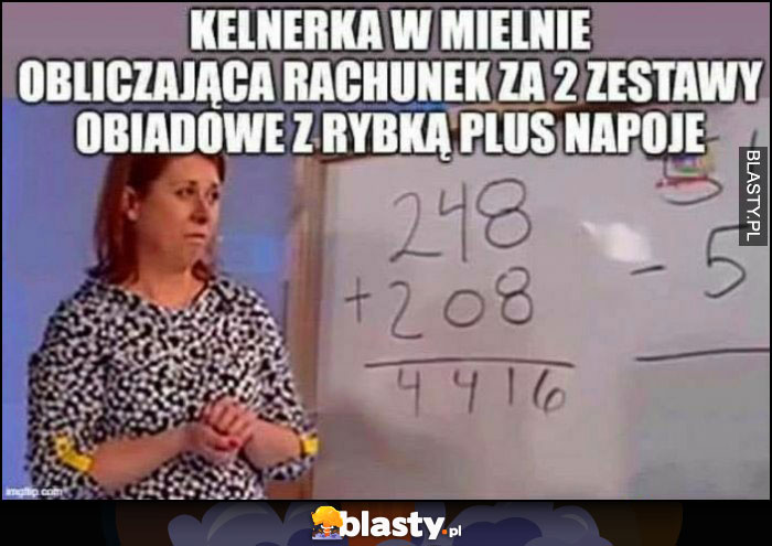 Kelnerka w Mielnie obliczająca rachunek za 2 zestawy obiadowe z rybką plus napoje