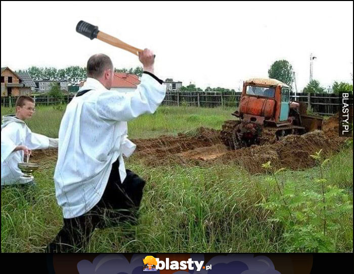 Ksiądz chrzci traktor przeróbka pocisk przeciwpancerny