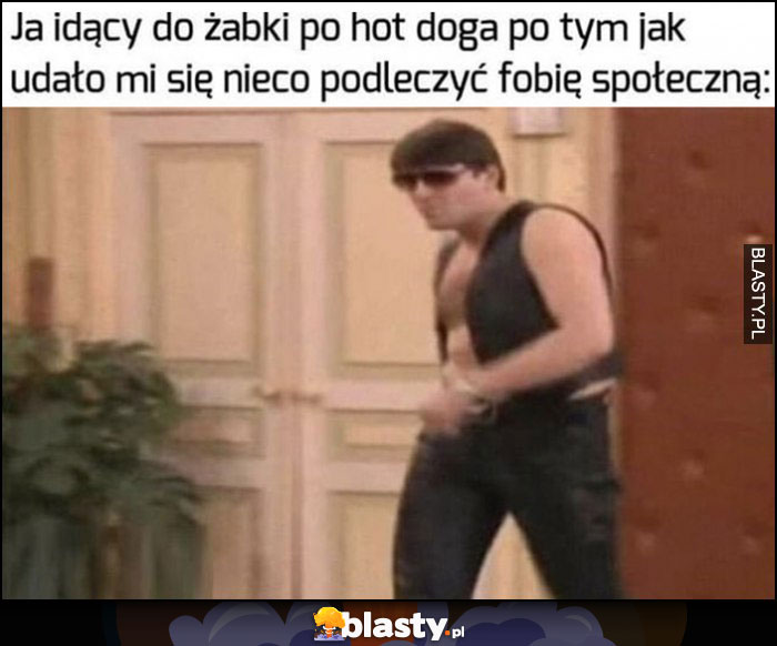 Ja idący do żabki po hot doga po tym jak udało mi się nieco podleczyć fobię społeczną