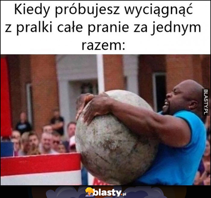 Kiedy próbujesz wyciągnąć z pralki całe pranie za jednym razem siłacz strongman