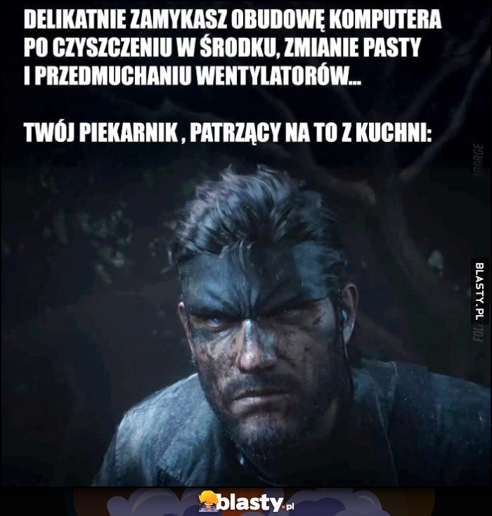 Delikatnie zamykasz obudowę komputera po czyszczeniu w środku, tymczasem Twój piekarnik patrzący na to z kuchni